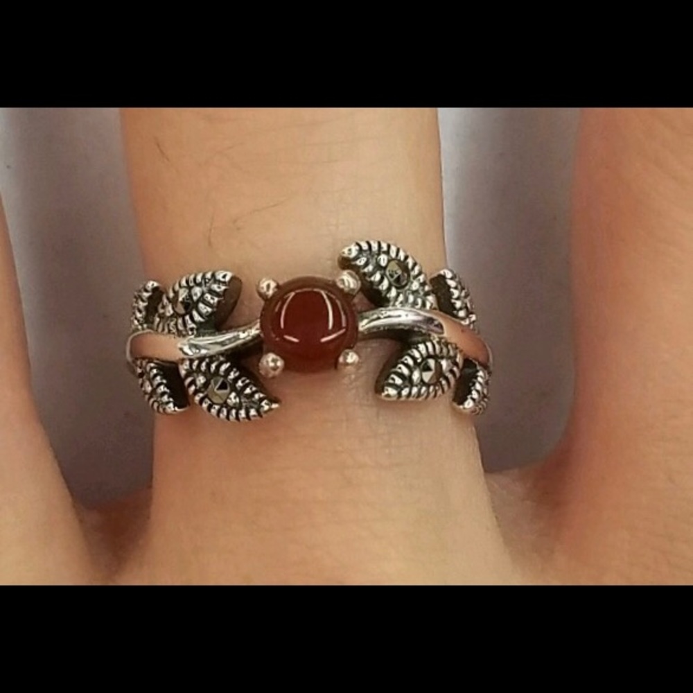 Sterling Silver Round Red Leaves Agate Marcasite